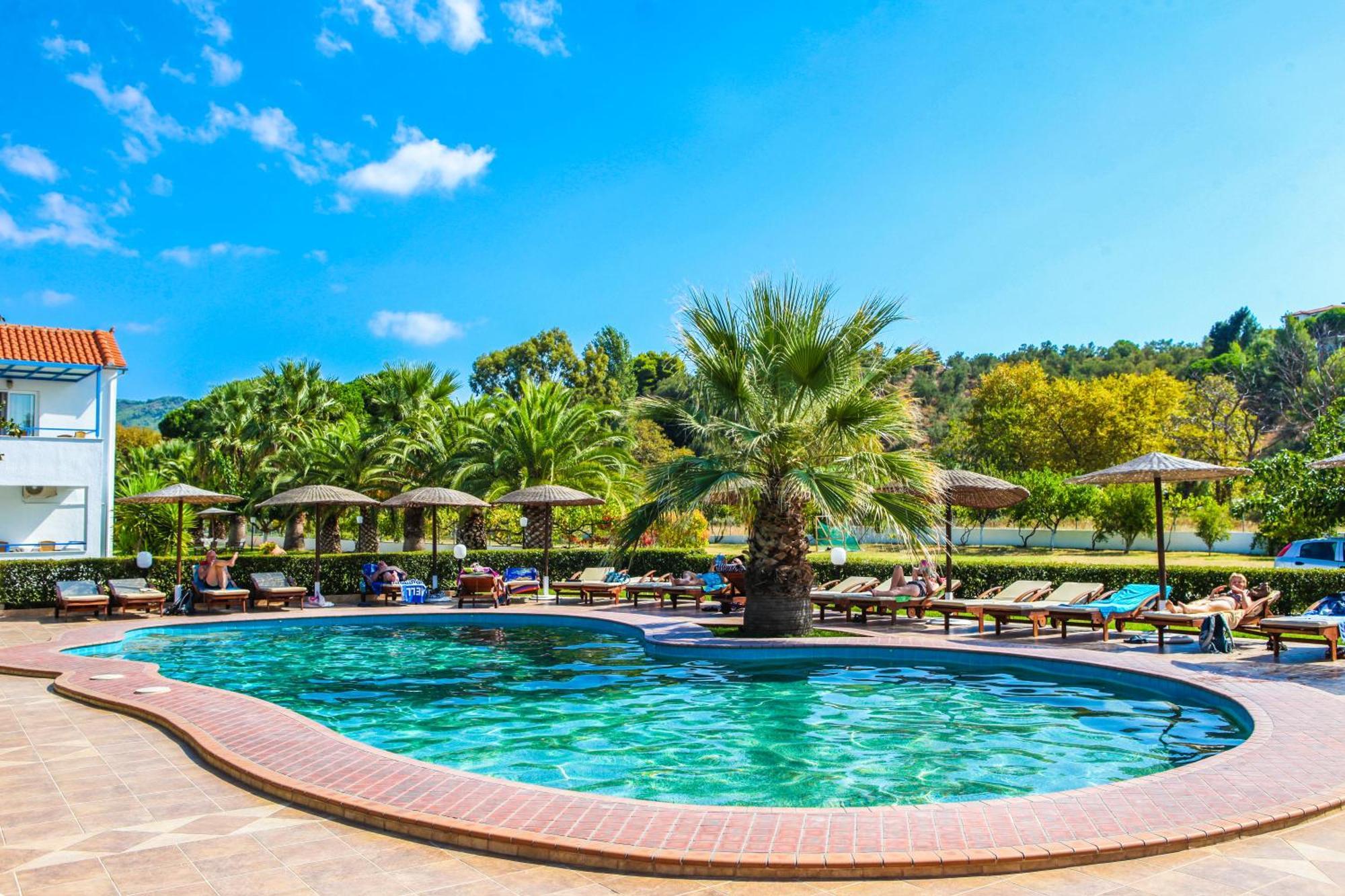 Ostria Aparthotel Agia Paraskevi  Bagian luar foto